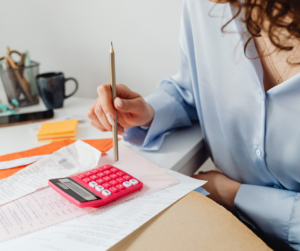 Gastos fixos, variáveis e supérfluos: entenda a diferença para sair do sufoco