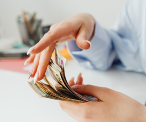 Erros financeiros comuns: o que não fazer ao passar a ganhar mais