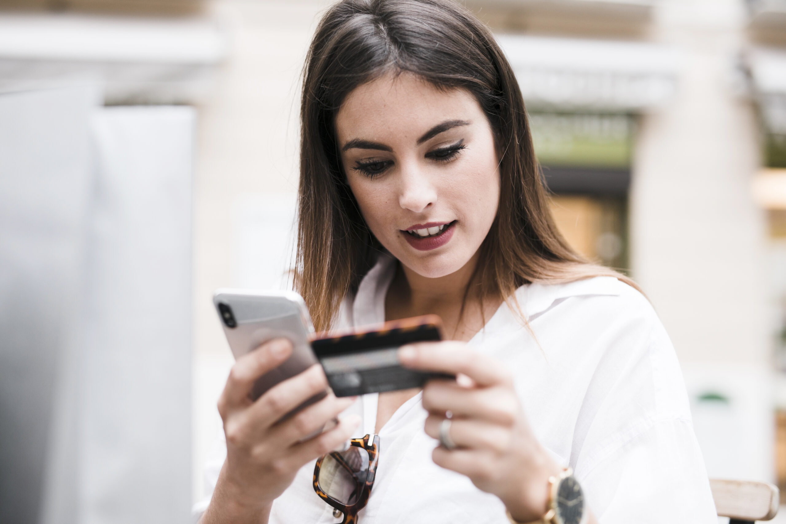 Parcelar fatura de compras online: vale a pena?